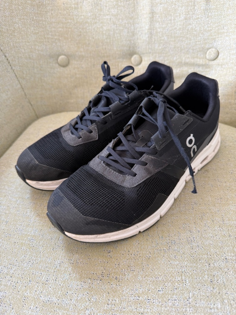 On Cloud Running CLOUDRIFT Black + White Men’s Sneakers 9.5